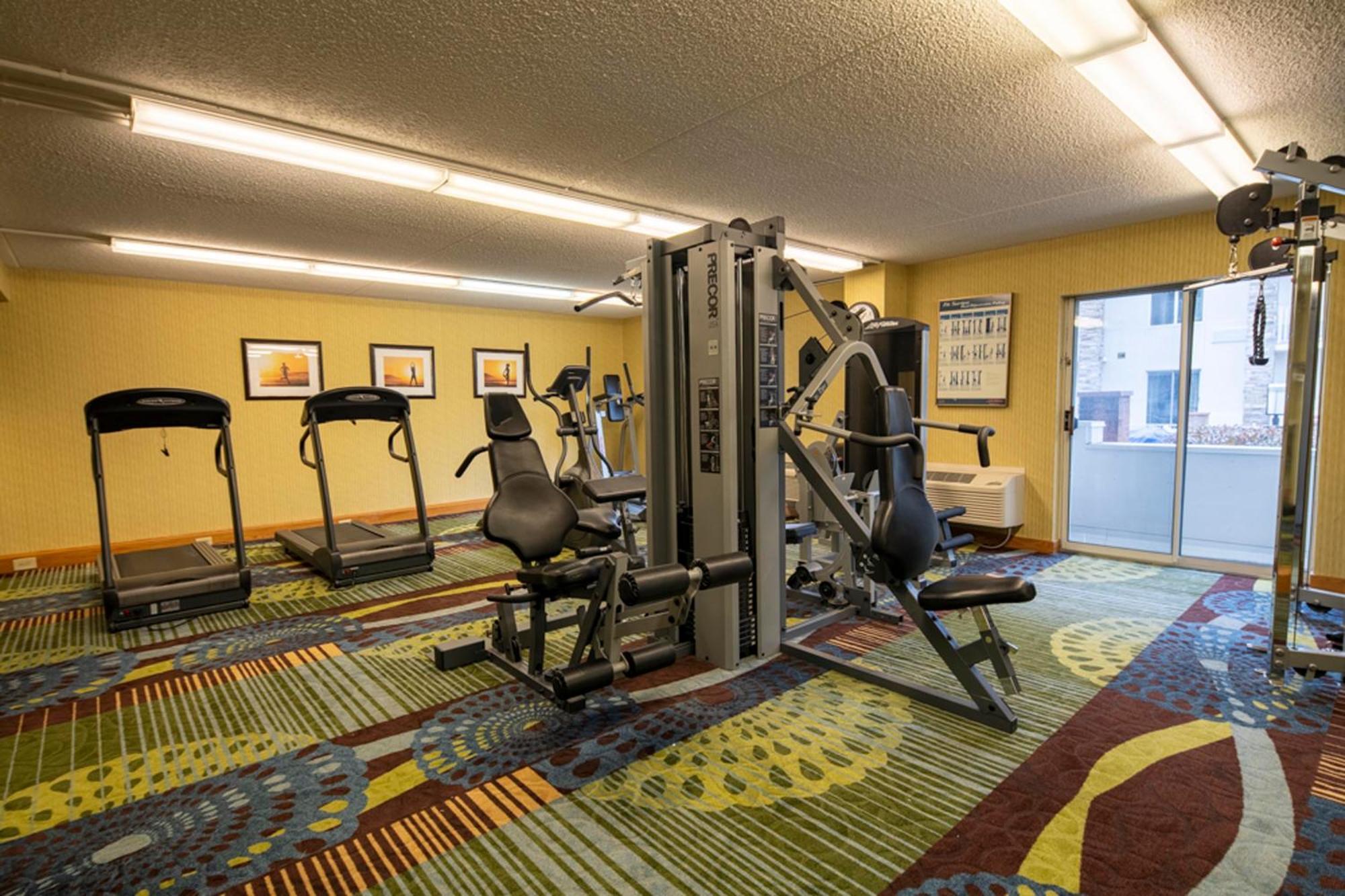 Holiday Inn Express Hotel & Suites Pittsburgh Airport By Ihg Robinson Township エクステリア 写真