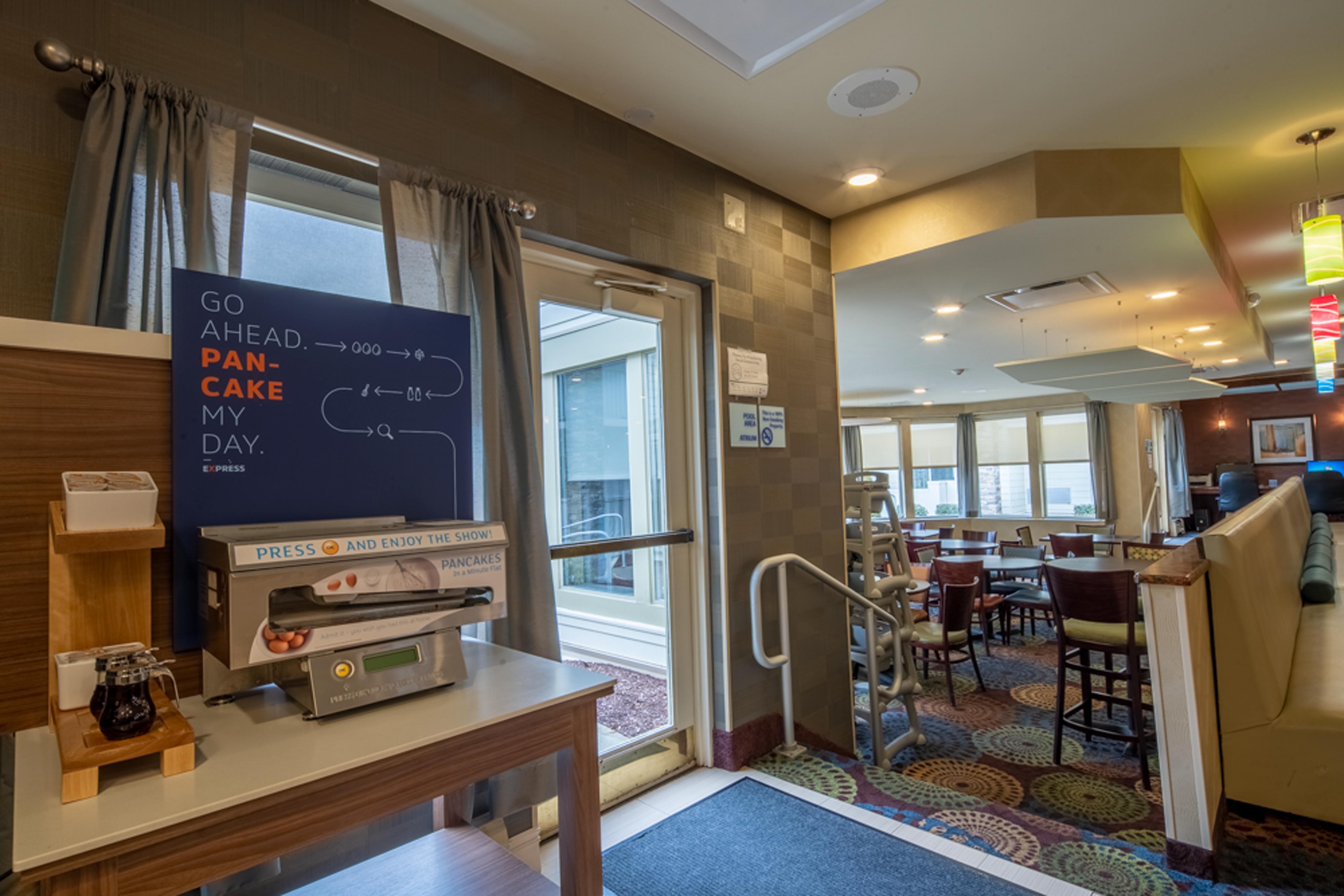 Holiday Inn Express Hotel & Suites Pittsburgh Airport By Ihg Robinson Township エクステリア 写真